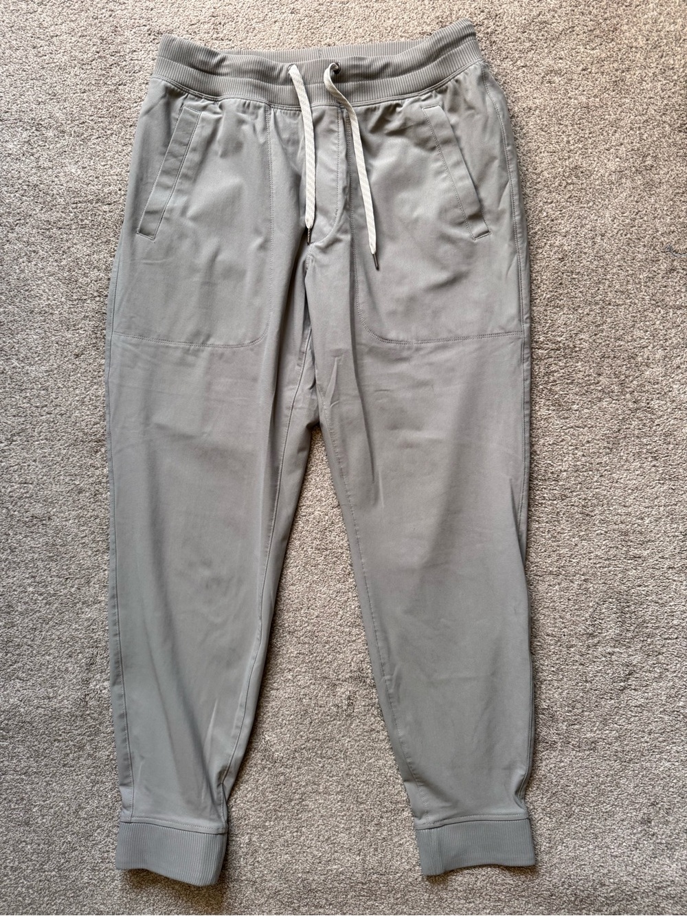 Mens Vuori Meta Joggers Size Medium Light Grey